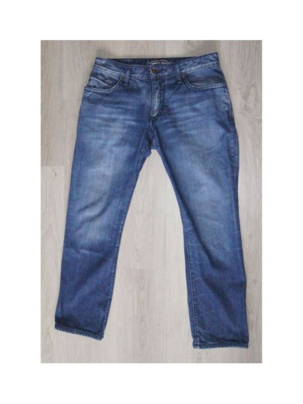 Robin's Jeans - Picture 2 of 12